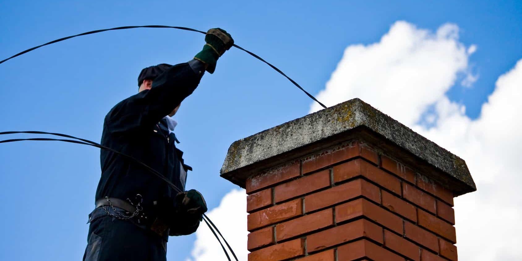 Pourquoi faire ramoner sa cheminée dès le mois de juin ?
